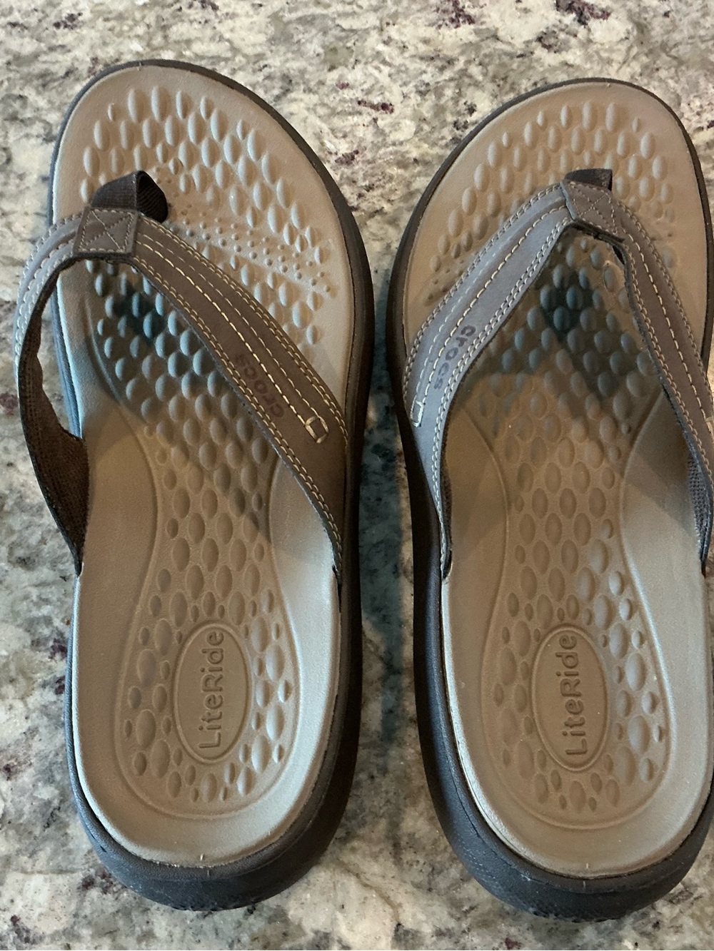 CROCS Brown Gray LiteRide Flip Flop Sandals men’s size 8